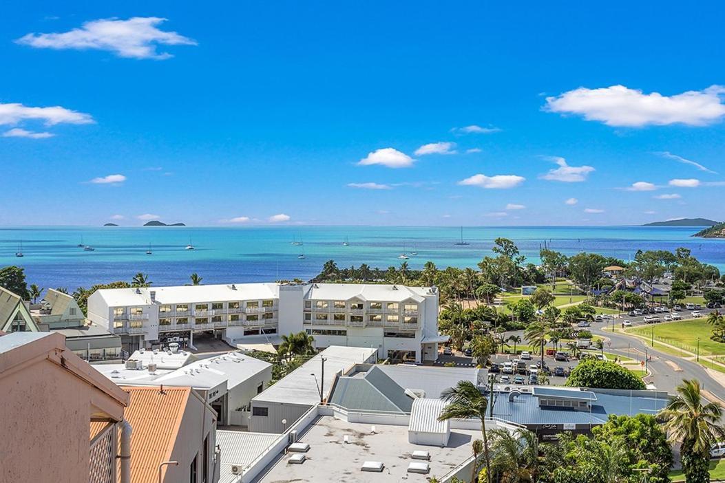 Sundaze Airlie Beach