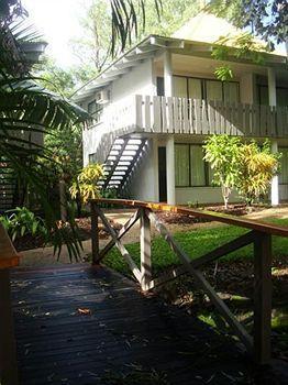 Base Airlie * Airlie Beach