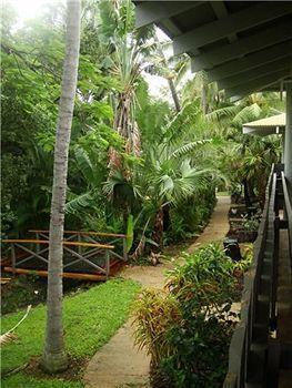 Base Airlie Hostel Airlie Beach