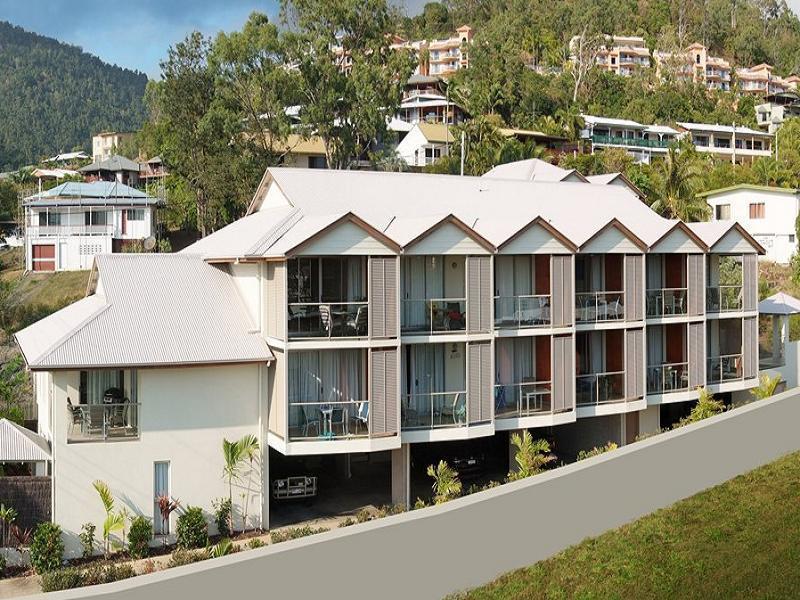 Airlie Aparthotel 4*