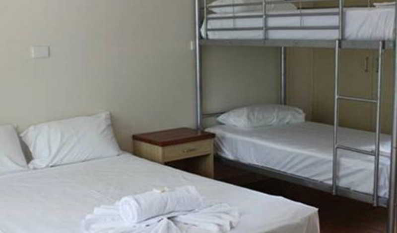 Base Airlie Hostel Airlie Beach
