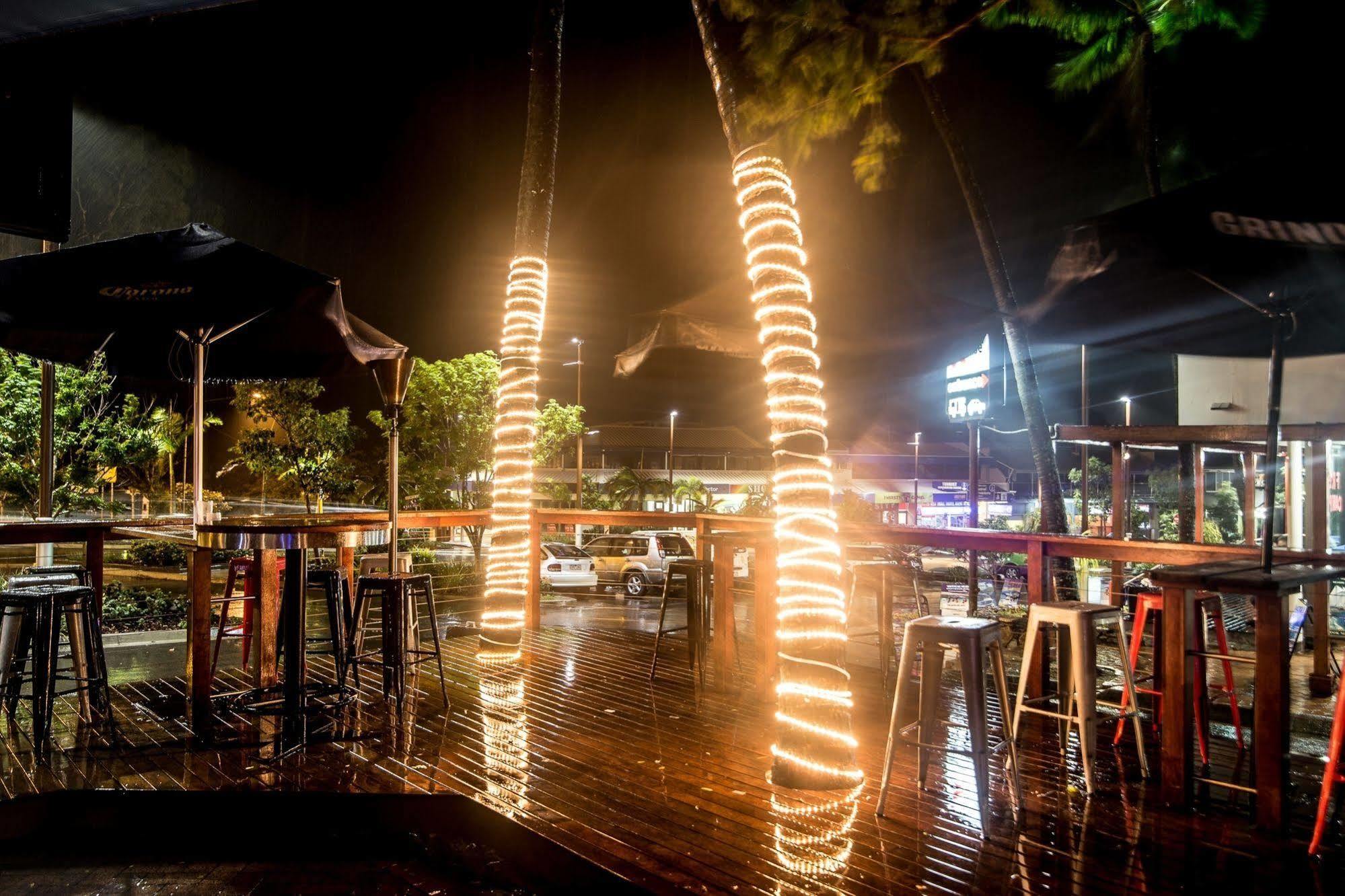 Base Airlie Hostel Airlie Beach