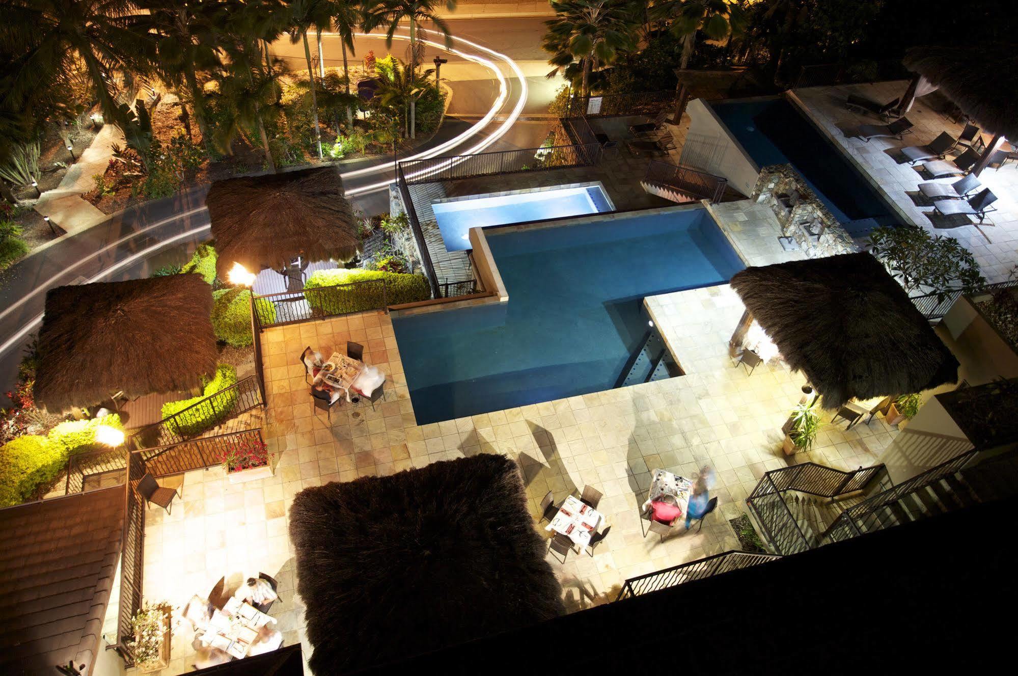 At Water's Edge 4*