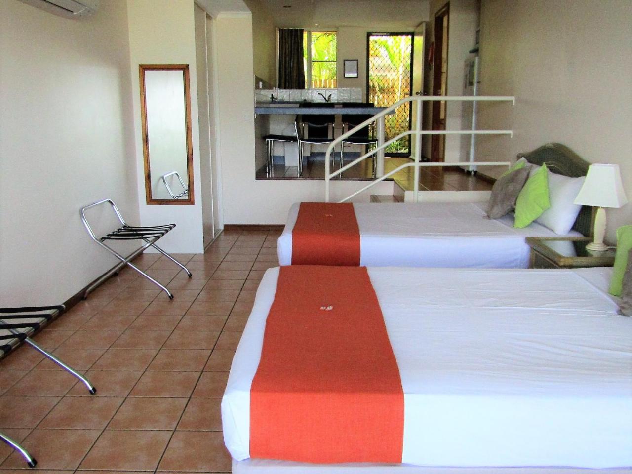 Sunlit Waters Aparthotel 3*