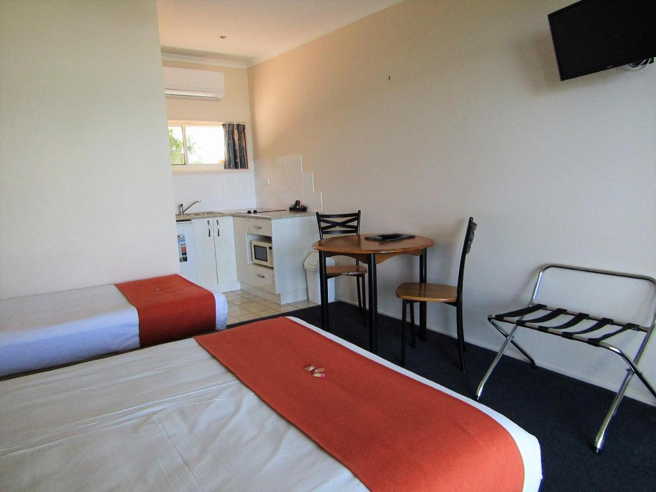 Sunlit Waters Aparthotel Airlie Beach