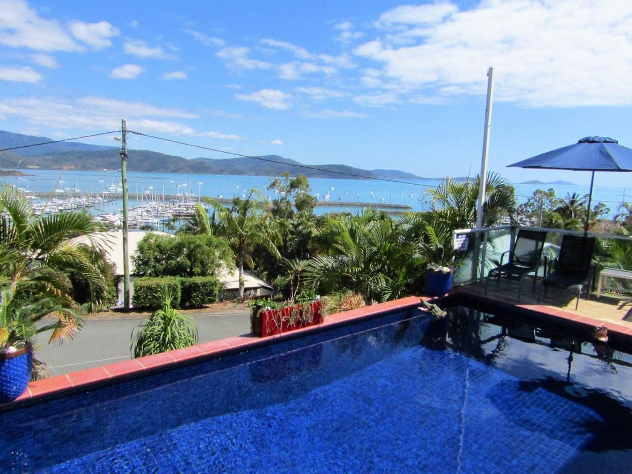 Aparthotel Sunlit Waters 3*