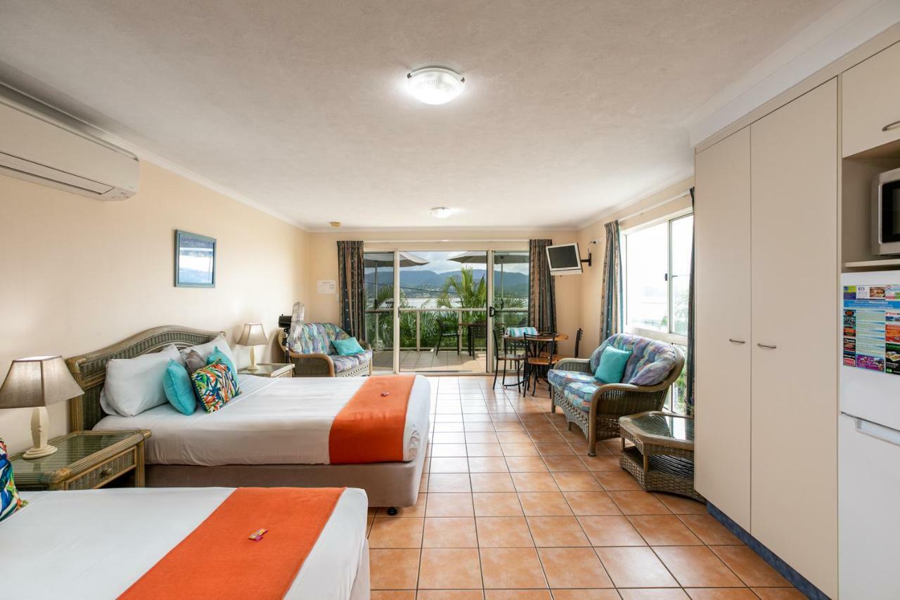 Aparthotel Sunlit Waters 3*