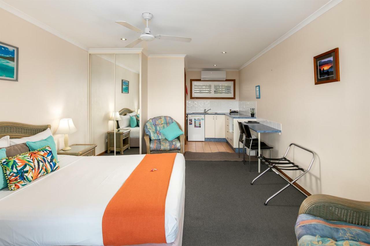 Aparthotel Sunlit Waters 3*