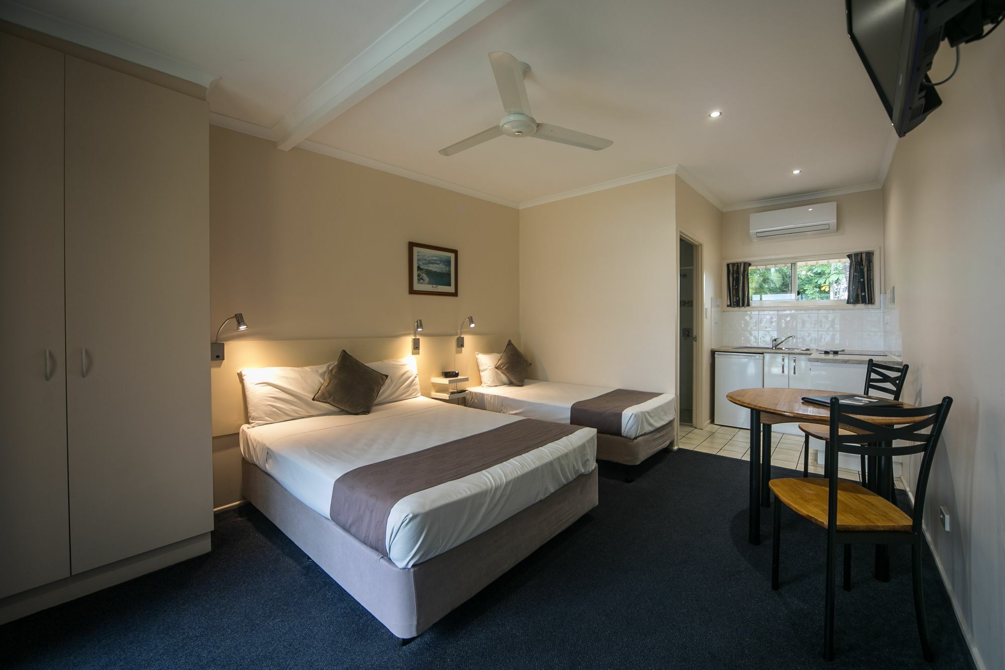 Sunlit Waters Aparthotel Airlie Beach