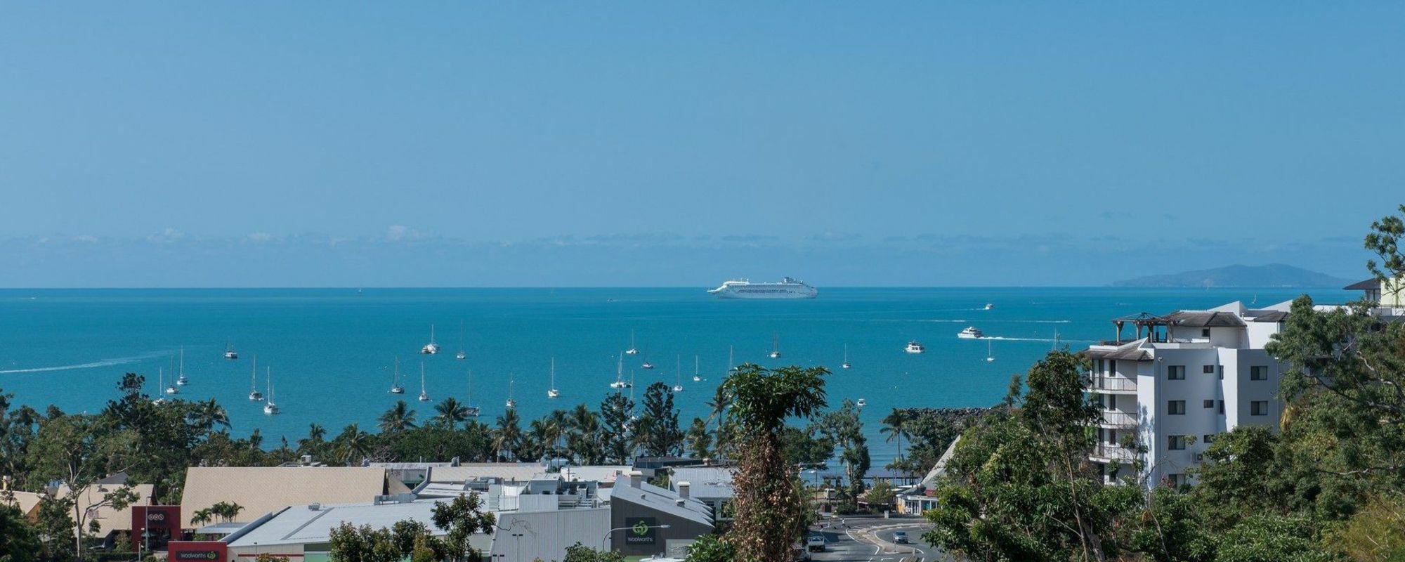 Oleander - Airlie * Airlie Beach