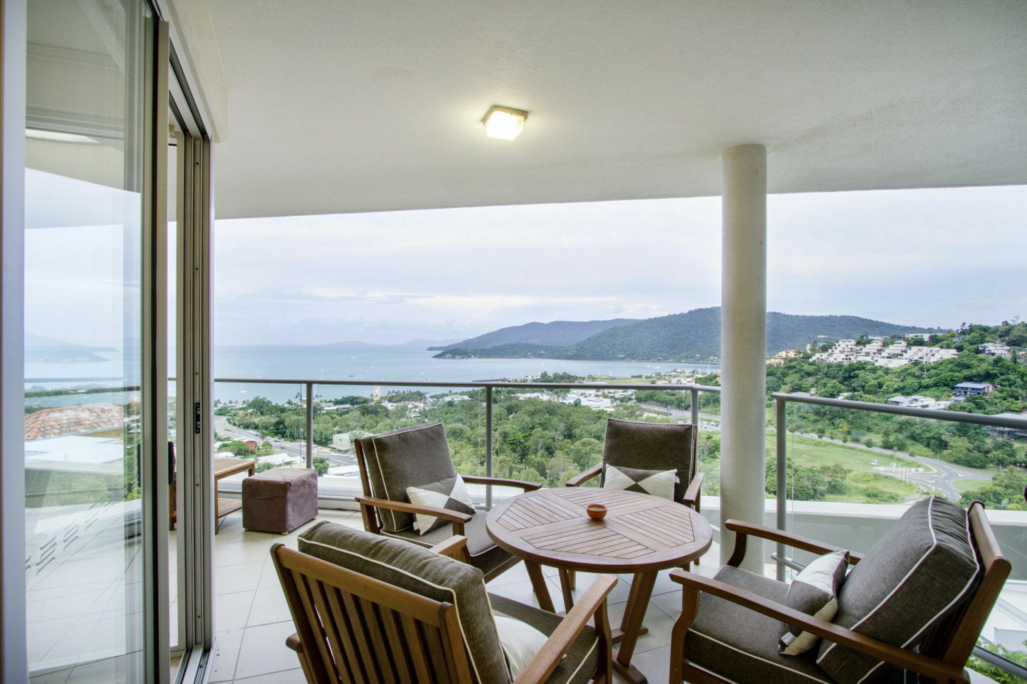 Apartment Tranquility Luxury 2 Bedroom Airlie Beach