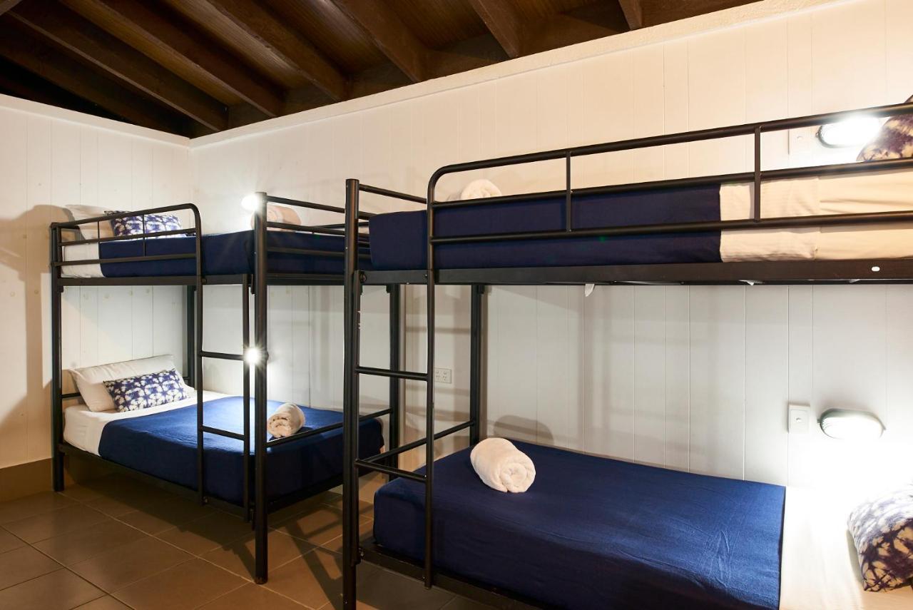 Base Airlie Hostel *