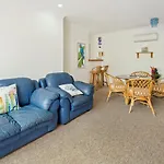 Location! 2Br Town View Unit In Centre Of Airlie.