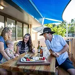 Heart Of Airlie Beach Apartment