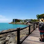 Montipora Unit 3 - In The Heart Of Airlie, Wi-Fi And Netflix