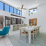Hilltop Views - Cannonvale