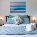 Airlie Beach Retreat Where Luxury Meets Horizon