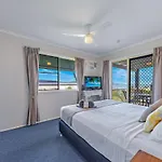 Airlie Sunset Waterview Apartment