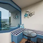 ☆Airliedise☆Hot Tub Suite☆5Min Walk 2 Port Of Airlie/Ferry Terminal☆Wifi☆Netflix☆No Hills