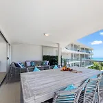 Ocean Dreams On Airlie 2 Bedroom