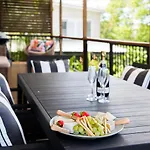 Beach House On Main- Airlie Beach