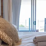 Three A Airlie Seaviews, Pool, Private Spa