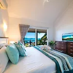Airlie Sea-Clusion