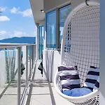 The Top Floor Luxury Accomodation For 2 Spa Bath