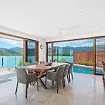 14 The Cove - Waterfront Whitsunday Home