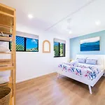 Warrens Place On Airlie
