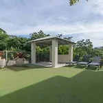 Seasalt Airlie Best Location 1Bed Apt Private Spa Unit 4 - Located Within \