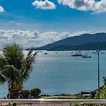 Whitsunday Beachfront Apartment On Broadwater