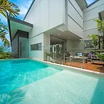 Oleander Holiday Home - Airlie Beach