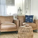 Three A Airlie Seaviews, Pool, Private Spa