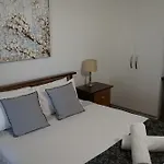 Airlie Seaview Apartments