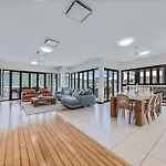 Penthouse Living At The Port Of Airlie
