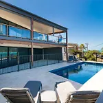 Day Dreaming - Mazlin House