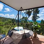 \'Nine Islands\' Airlie Beach Luxury Holiday Home With Ocean Views