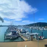 Aqua View Boathouse Airlie Beach