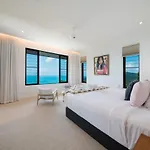 \'Whitsunday Blue\' Luxury Home With Ocean Views