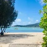 Backpackers By The Bay