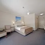 Club Crocodile Hotel Airlie Be