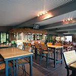 Club Crocodile Hotel Airlie Be