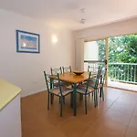 Beach Court - Airlie Beach