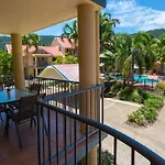 Beach Court - Airlie Beach