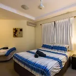 7 Waves - Airlie Beach