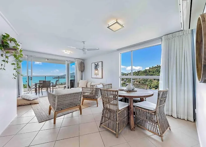 Three B Airlie 2 Bedroom Unit Seaviews & Pool