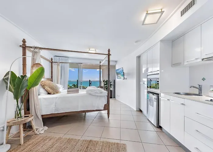 Three A Airlie Seaviews, Pool, Private Spa
