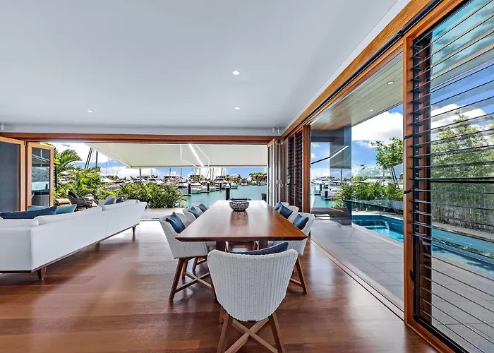 Airlie Beach Waterfront Luxury At 10 The Cove