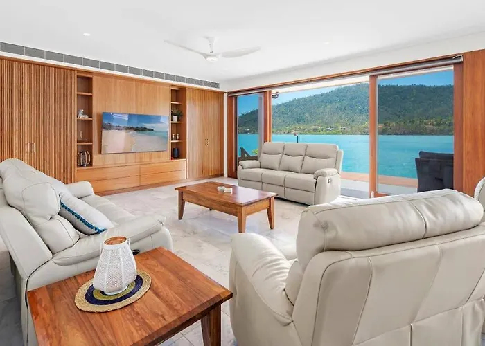 14 The Cove - Waterfront Whitsunday Home